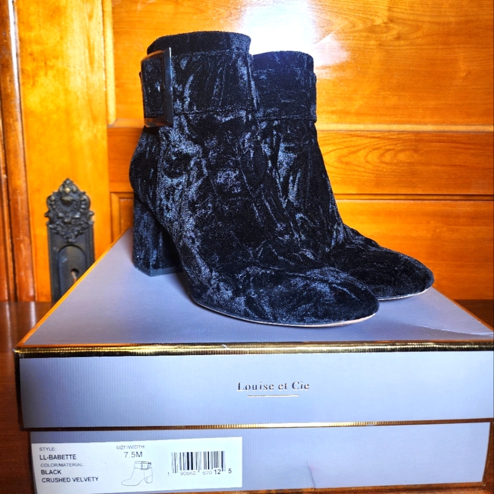 Black Velvet Louse et Cie buckle booties